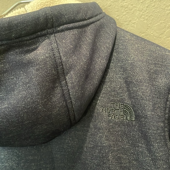 The North Face zip up fleece lined hooded jacket - Picture 7 of 8